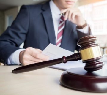 وکیل دادگستری کیست