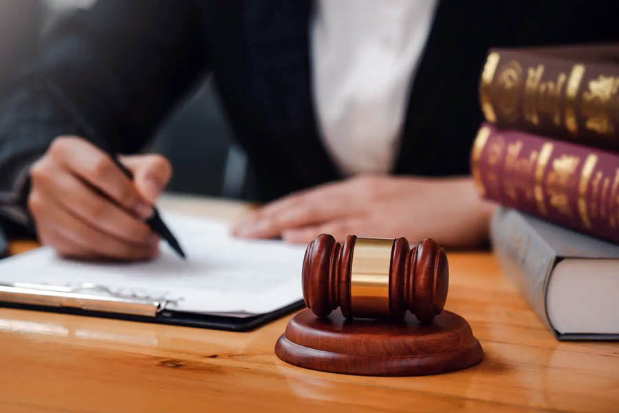 هزینه وکیل در ولیعصر تهران 